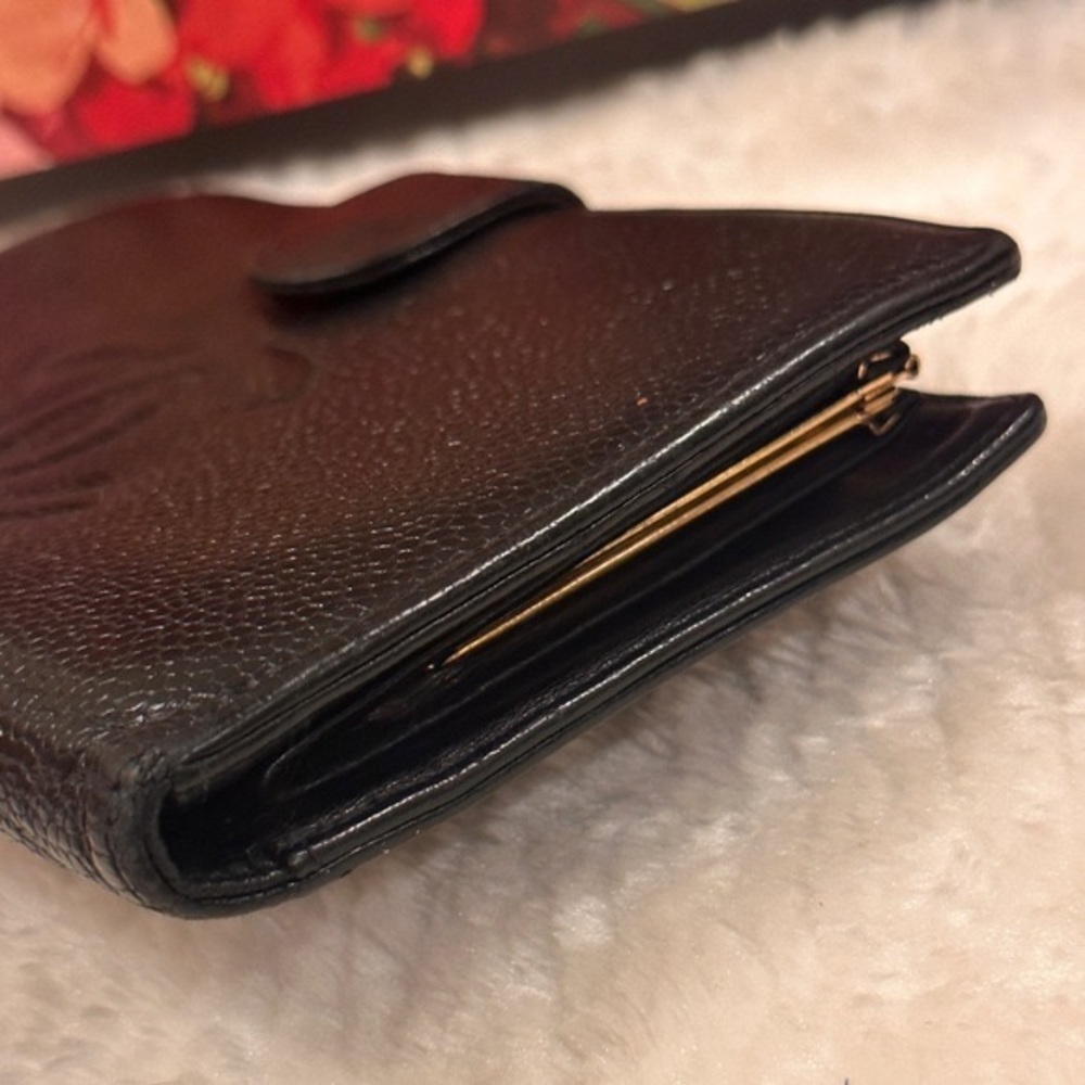 💯% Authentic CHANEL Caviar Wallet✨ - Picture 3 of 15